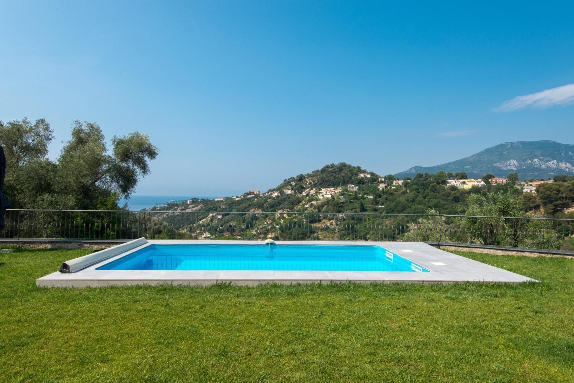 Jolie Maison Au Calme Menton Exterior foto